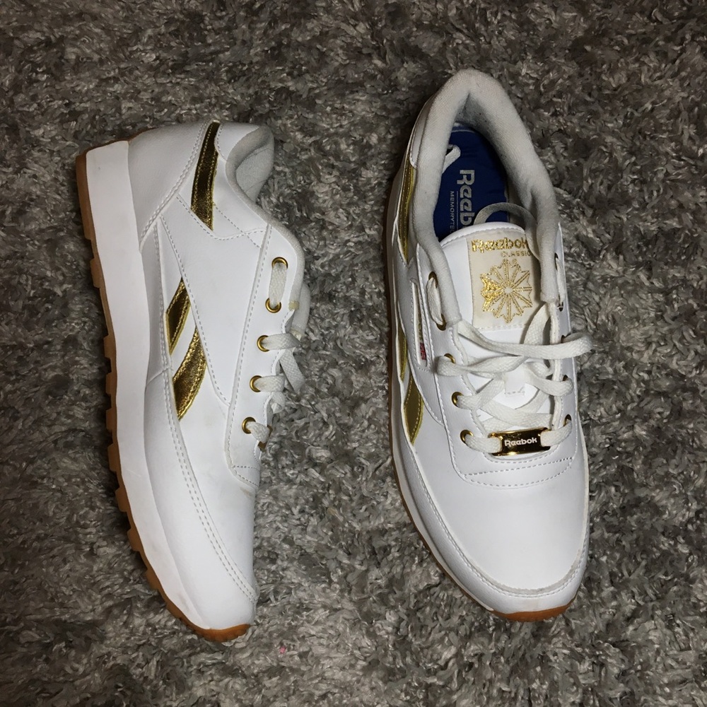 Barely worn Reebok classics! Women size 10
